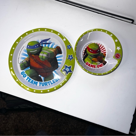 Teenage Mutant Ninja Turtles Plastic Bowl And Plate Set - Picture 1 of 2